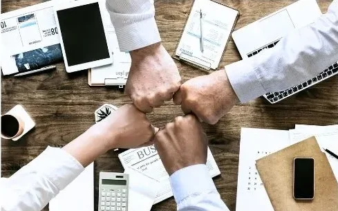 Plataforma de marketing digital para ganar dinero desde casa